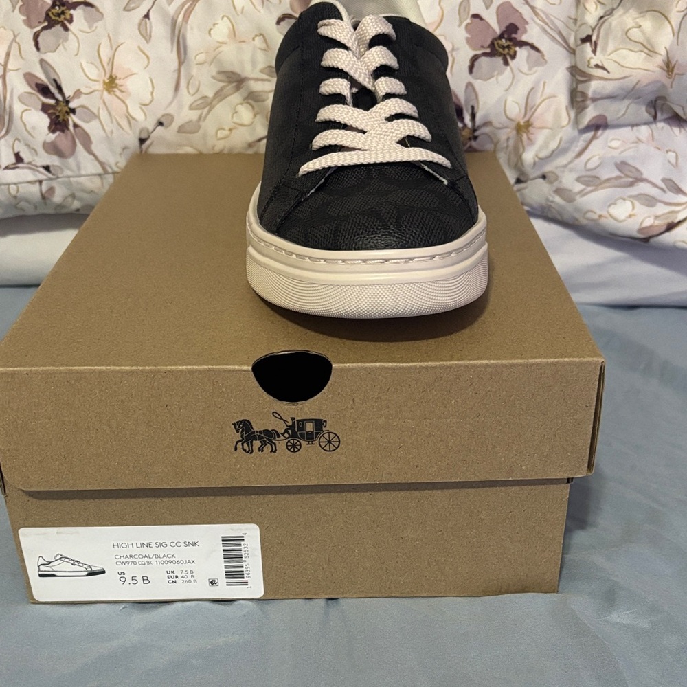 Coach Tan Gift Box - Picture 3 of 4